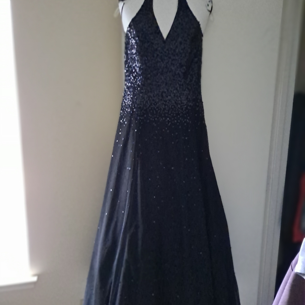 Formal Dress - Picture 4 of 6